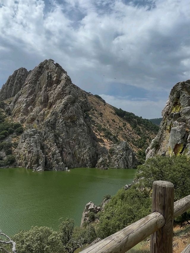 Birdwatching Bliss & Cliffside Views at Salto del Gitano