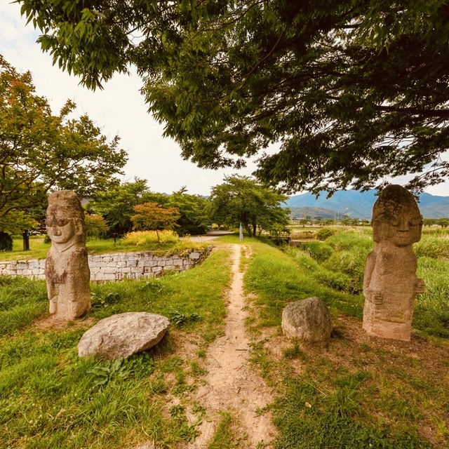 🏰🌉 *Step into History: Byeongyeongseong’s Military Fortress Bridge (병영성 홍교)* 🚶♂️🍂