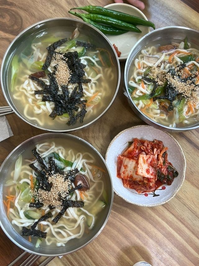 [🇰🇷チョンド] 地元に愛される座敷ごはん処「ククスサラン」で味わう素朴なカルグクスの魅力