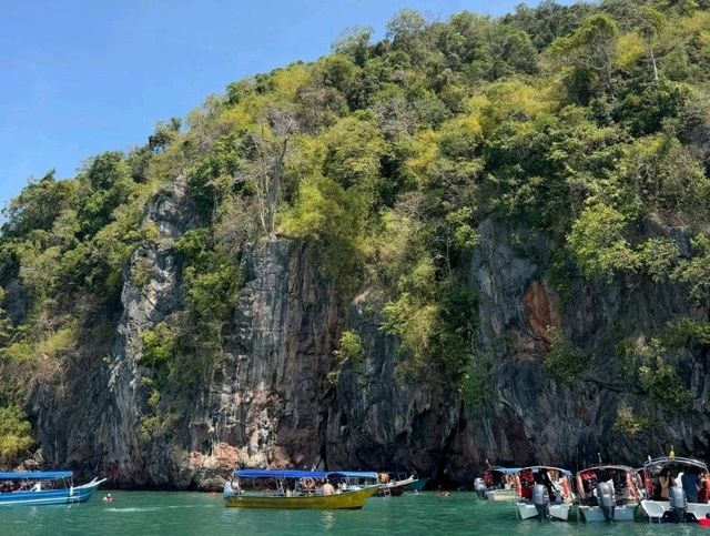 Legend in the Lake: Explore the Mystical Pulau Dayang Bunting in Langkawi Legend in the Lake: Explore the Mystical Pulau Dayang Bunting in Langkawi