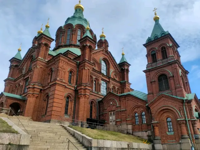Exploring the Stunning Uspenski Cathedral
