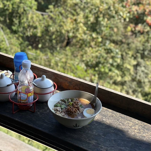 ก๋วยเตี๋ยวห้อยขา บ้านจ่าโบ่ | แม่ฮ่องสอน 