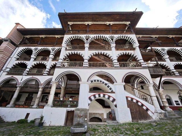 色彩斑斕的東正教傑作#里拉修道院 (Rila Monastery)-保加利亞丘斯滕迪爾州