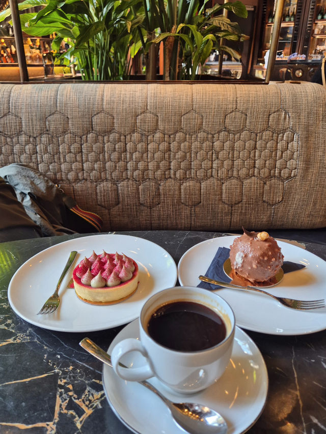 ☕ 부다페스트 카페 파리시 파사주에서의 우아한 휴식 ✨