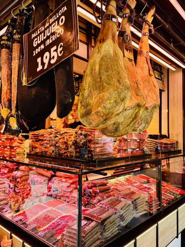 🌈 A Sweet Paradise at Mercat de la Boqueria – Barcelona’s Colorful Market Wonderland 🍓🍫 🌈 A Sweet Paradise at Mercat de la Boqueria – Barcelona’s Colorful Market Wonderland 🍓🍫