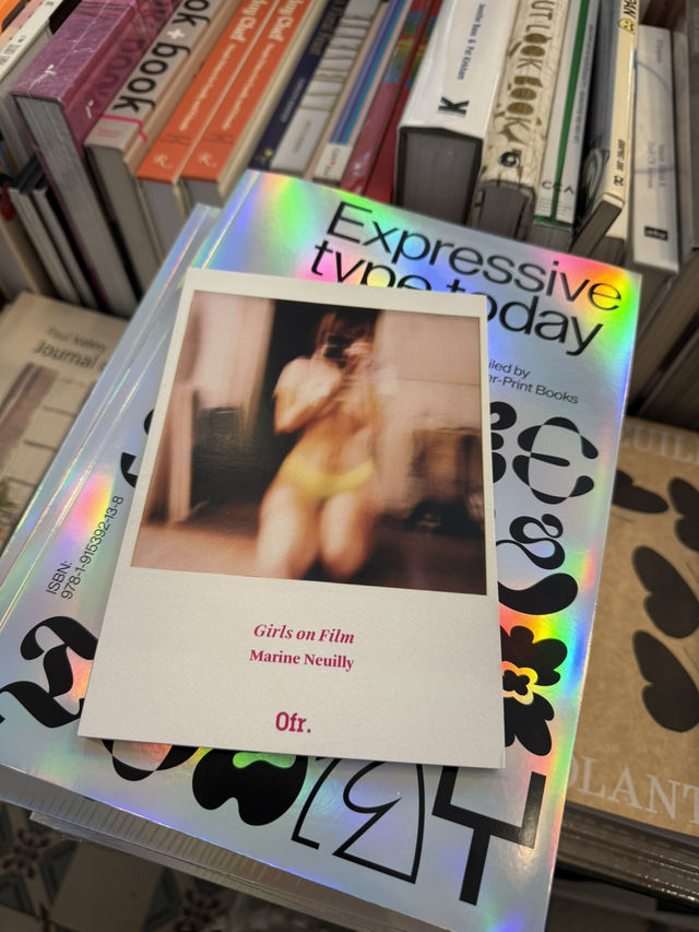 【パリで最もお洒落な本屋”Ofr.paris ”】