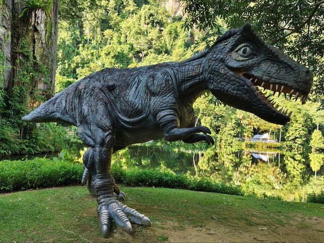 A Secluded Paradise by a Natural Lakeside Limestone Cliff