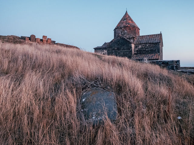 Севанаванк: монастырь между небом и водой
