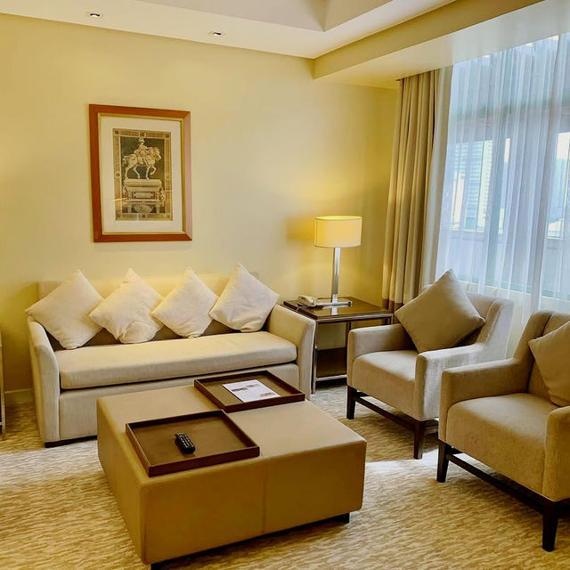 Scholarly Calm & City Comfort