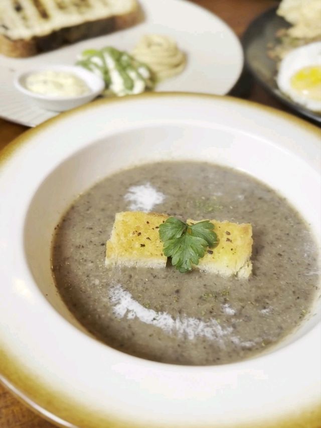 A MUST VISIT CAFÉ IN BALI.