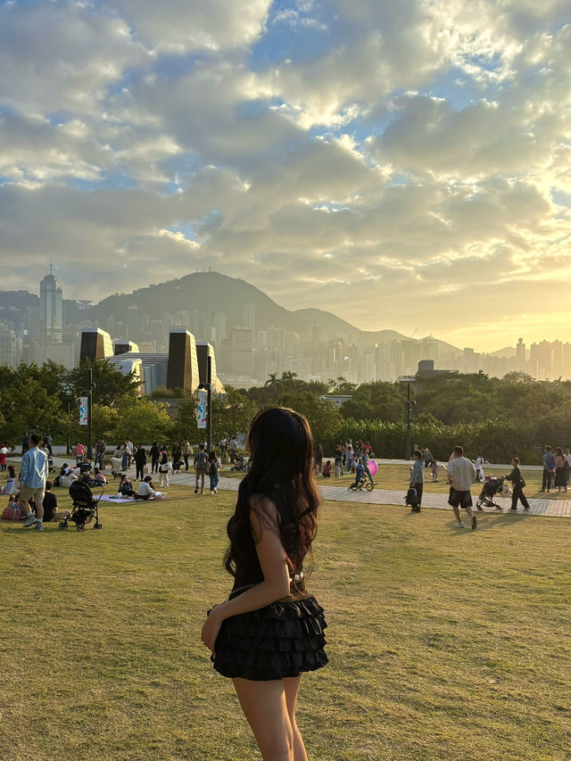 🌅 M+: จุดชมพระอาทิตย์ตกที่ปังที่สุดใน West Kowloo 🌅 M+: จุดชมพระอาทิตย์ตกที่ปังที่สุดใน West Kowloo