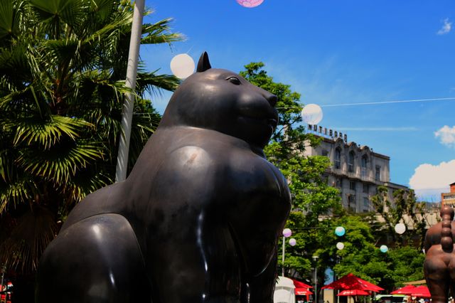 Discover Botero´s art in Medellin 🎨🔍