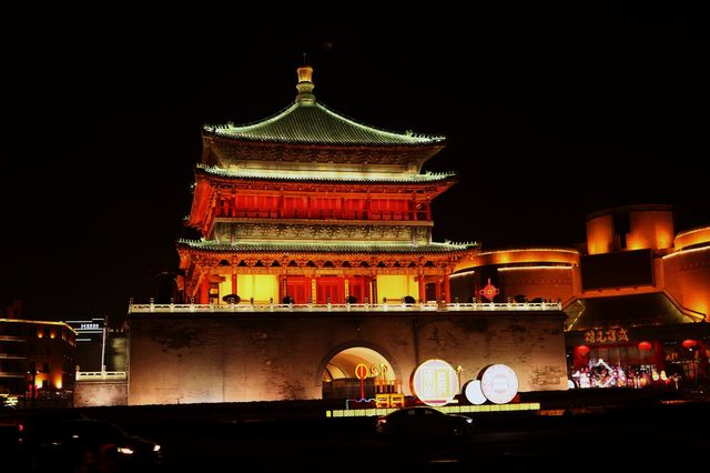 Exploring Xi'an's Magical Nightlife 🌃🌟