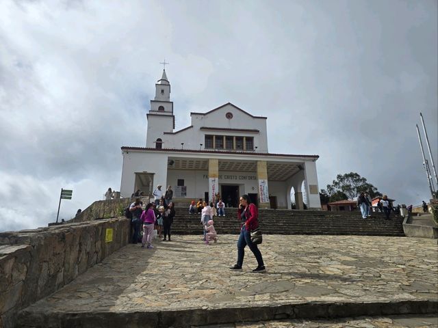 🇨🇴 高處見真章｜波哥大3100公尺聖山 Monserrate 登頂指南