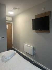 A noisy stay at Chester Central Travelodge 🇬🇧