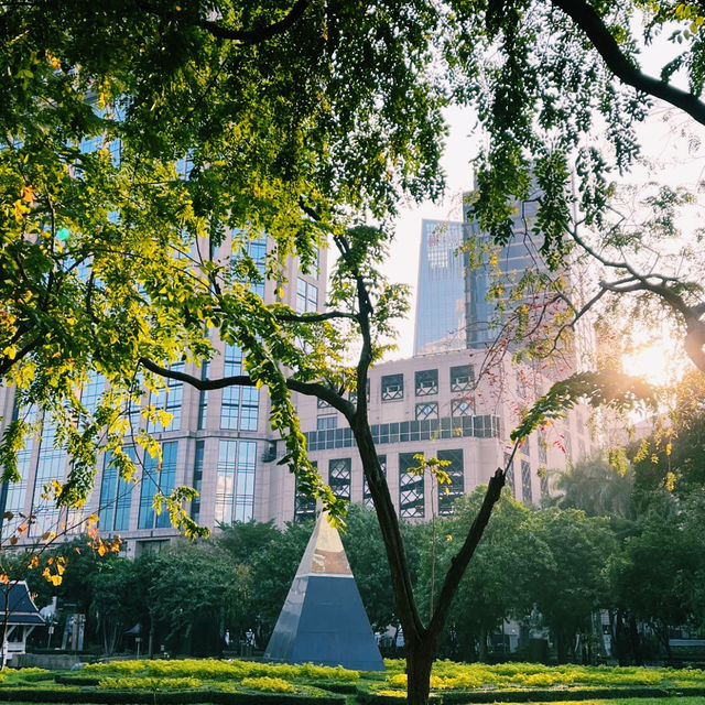 A Perfect Bangkok Day: Temples, Shopping & Riverside Views  