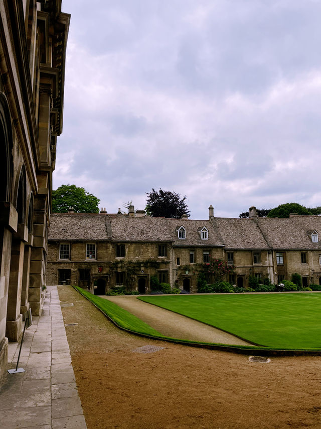 🌿 Worcester College, Oxford: A Hidden Garden Oasis 🌿