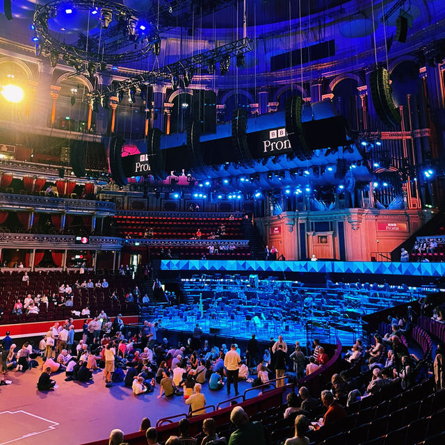 🎻✨ A Grand Encore: Exploring London’s Iconic Royal Albert Hall 🎶🇬🇧