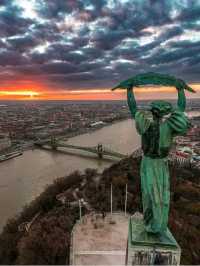 🌉👑 “Bridges, Baths & Baroque Dreams: A Royal Day in Budapest” 🇭🇺