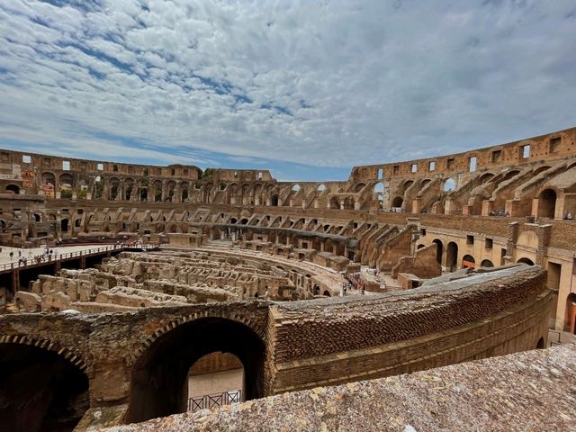 🇮🇹 Exploring the Colosseum in Rome: A Journey Through Time 🏛️✨