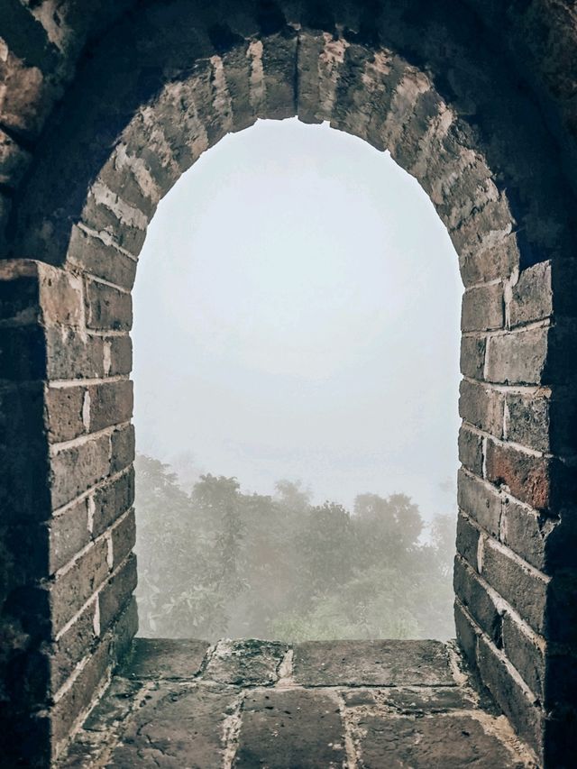My Foggy Adventure at the Mutianyu Great Wall 🏯🌫️