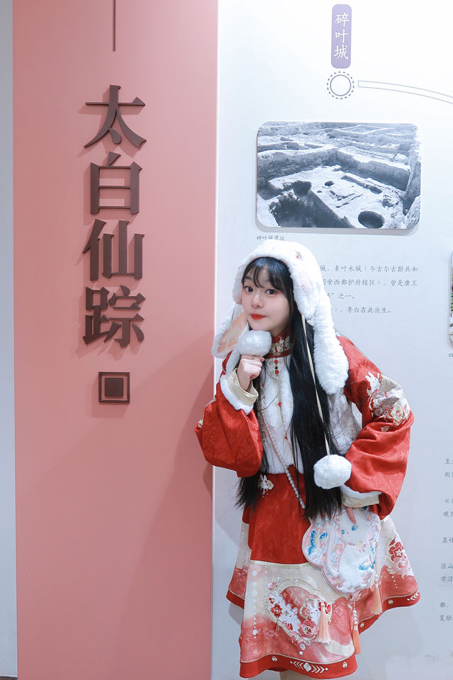 “我寄酒香融敬意，隨風直到太白樓”