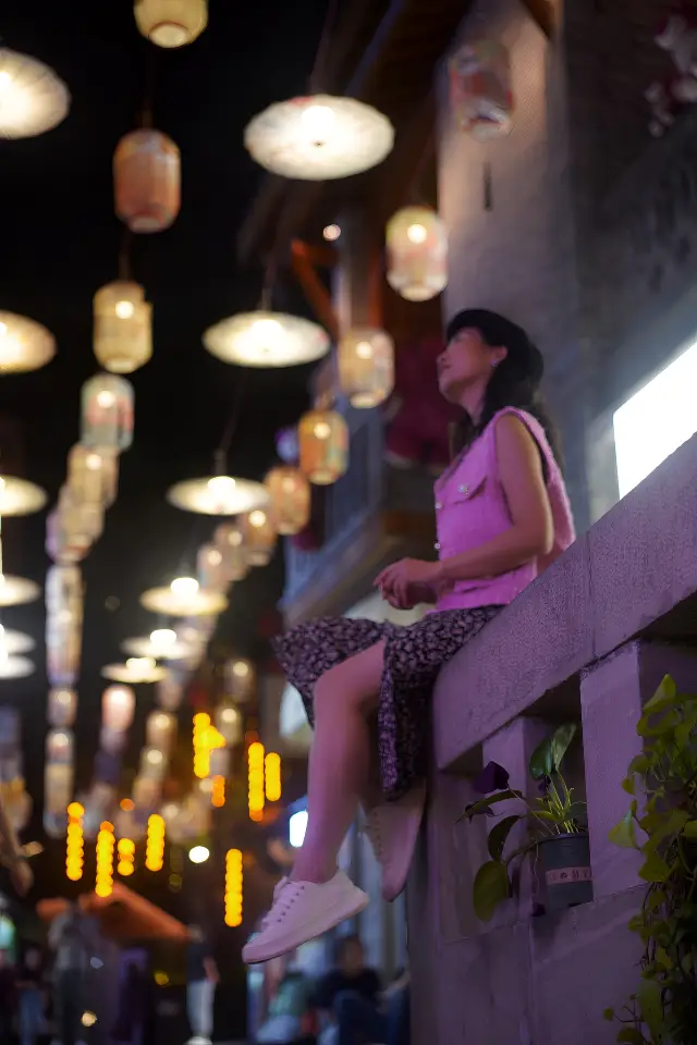 国庆祭で重慶を訪れる：18段の階段で没入型の夜景を楽しむ