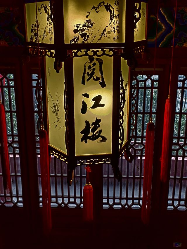 “絕頂樓荒舊有名，高皇曾此駐樓旌”閱江樓盡顯皇家氣派