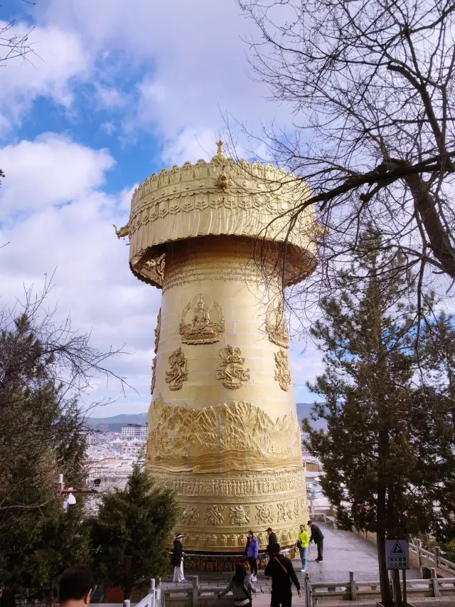 香格里拉的大佛寺和轉經筒（免費景點）｜｜你玩得可真花啊！