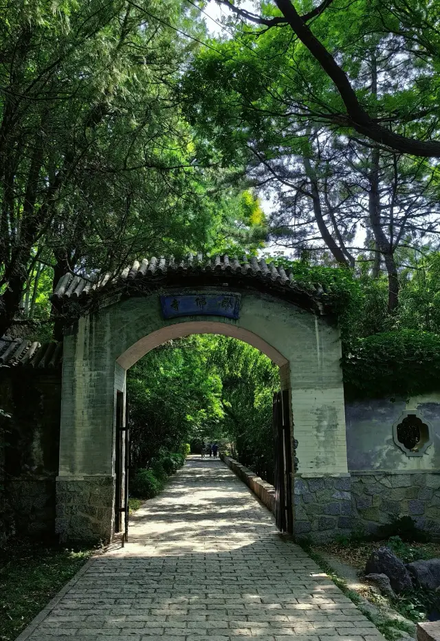 Beijing actually has this great place for oxygen-rich summer retreats!