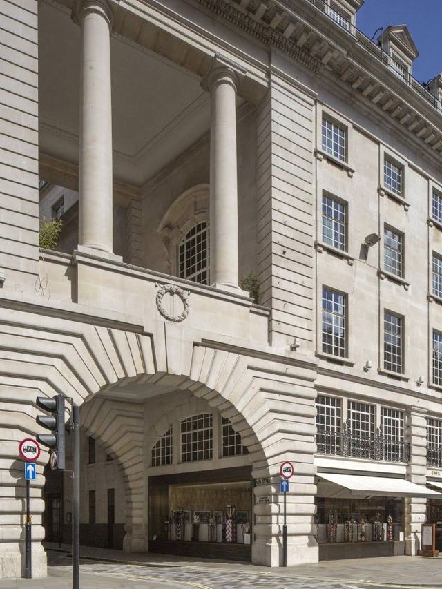 🌟 Luxe London Stays: Hotel Café Royal's Elegance 🌟