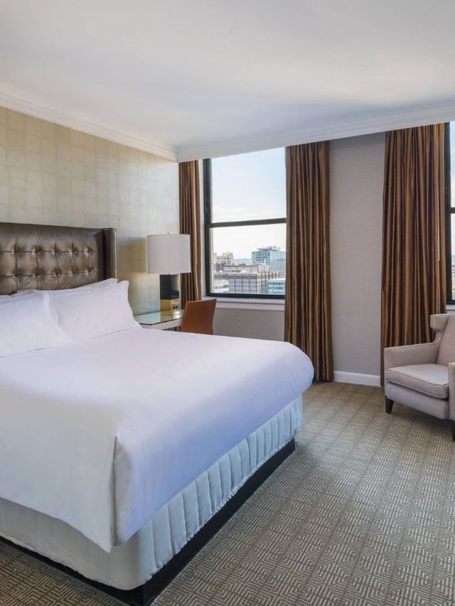 🌟 Philly's Finest: Ritz-Carlton's Luxe Experience 🌟