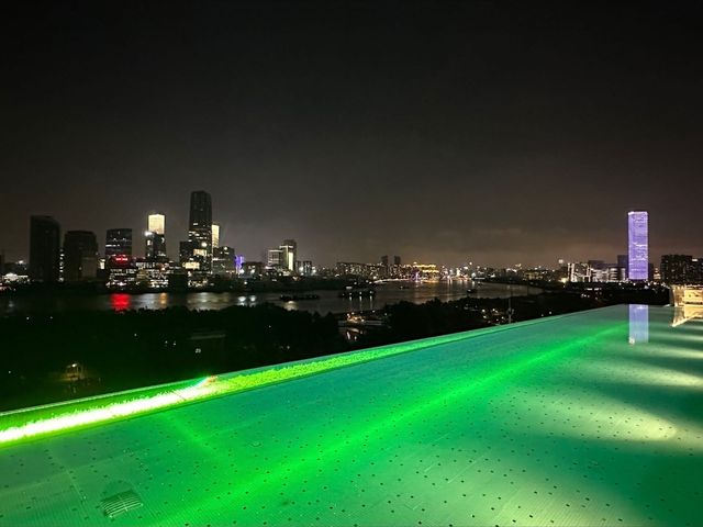 璀璨魔都，邂逅最美泳池的浪漫時光