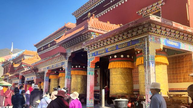 玉樹新寨嘉那嘛呢石經城，藏族信眾聚集地