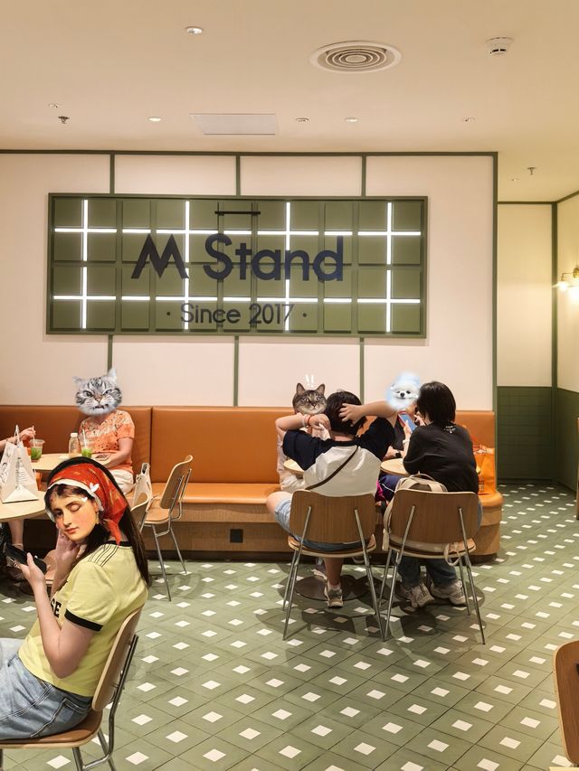 上海好看嘅莫蘭迪配色咖啡室。