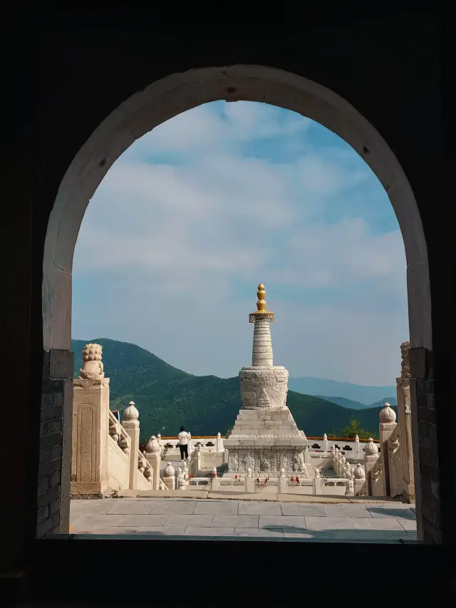 Beijing｜Miaofeng Mountain is worth a visit for this door alone.