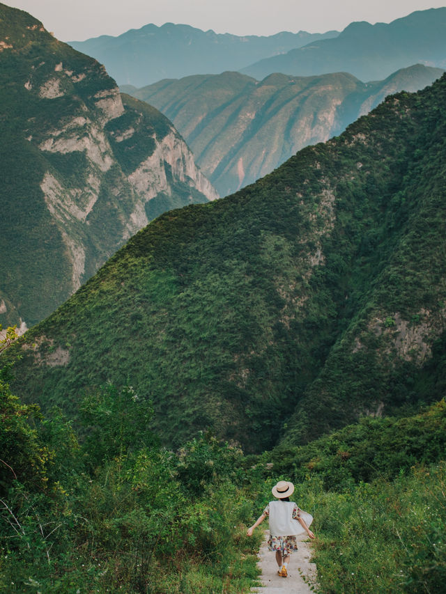 重慶周邊2小時野奢寶地，避世之旅 萬萬沒想到在距離重慶主城僅有兩個小時的巫山神女天路旁，居然隱藏著這。