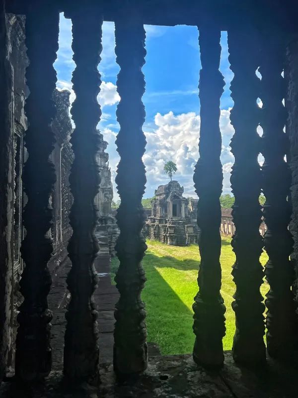 Explore the Stunning Angkor Wat: A Once-in-a-Lifetime Journey