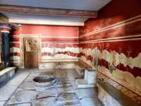 Palace of Knossos: A Glimpse into Minoan Civilization 🏛️✨