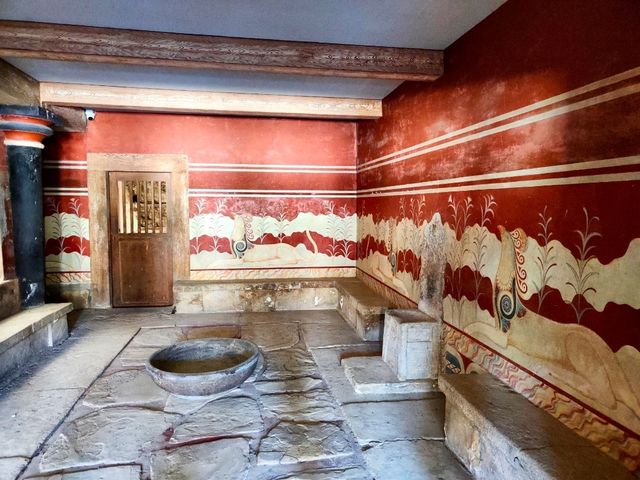 Palace of Knossos: A Glimpse into Minoan Civilization 🏛️✨