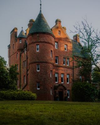 Fonab Castle Hotel: Live Out Your Castle Dreams in the Middle Ages