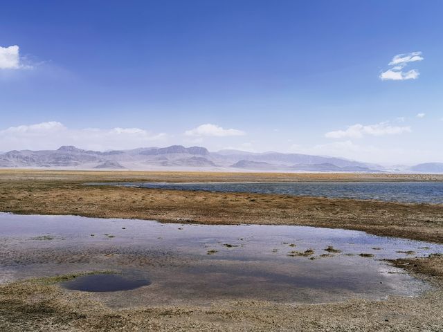 千里之外，山川曠野