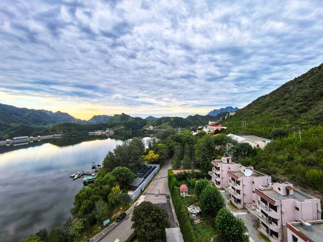 萬頃雲濤，一湖煙雨！霧靈山