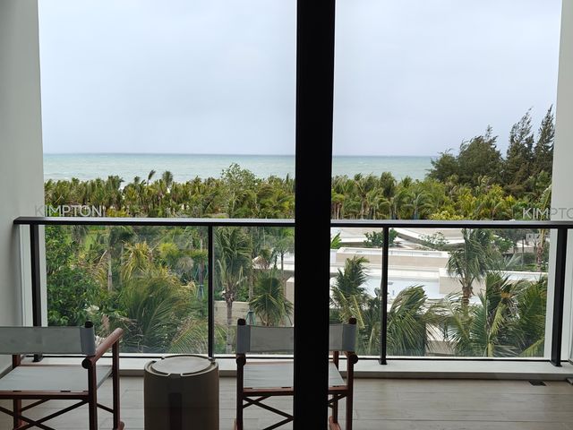 新王登基毫無懸念，海南清水灣金普頓酒店
