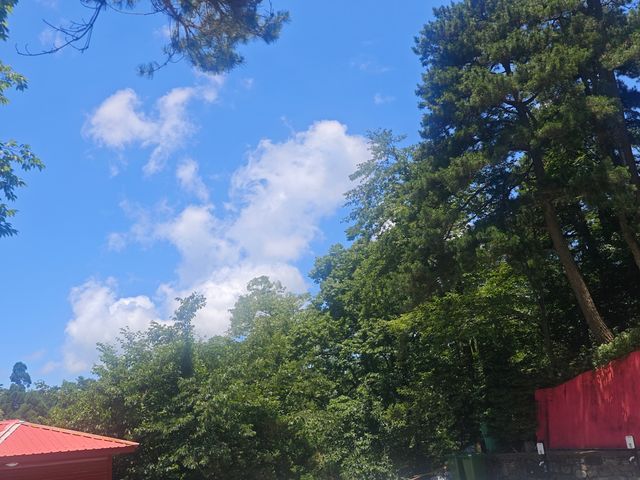 喺廬山香山苑7號，邂逅橘子海般嘅日落 嚟廬山度假，入住香山苑7號度假山莊，直接開啟沉浸式美景體驗，