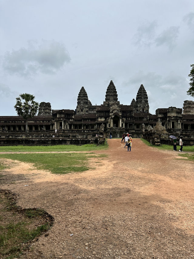 Angkor Wat Day Trip From Phnom Penh, Here Is how To do it! It’s Possible! 