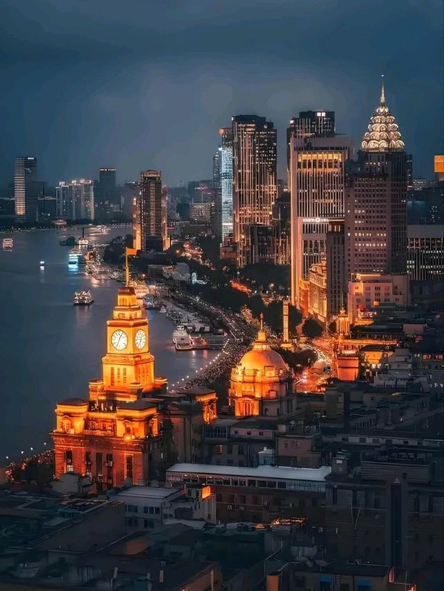 Show foreigners around Shanghai