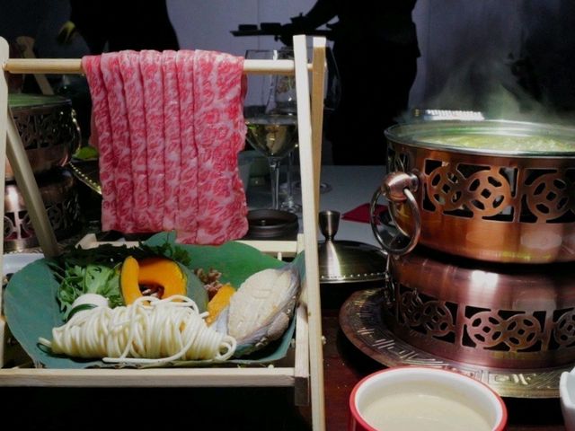 A culinary tour of China's 7 great flavors in a single meal—right here in Shanghai! 🥢