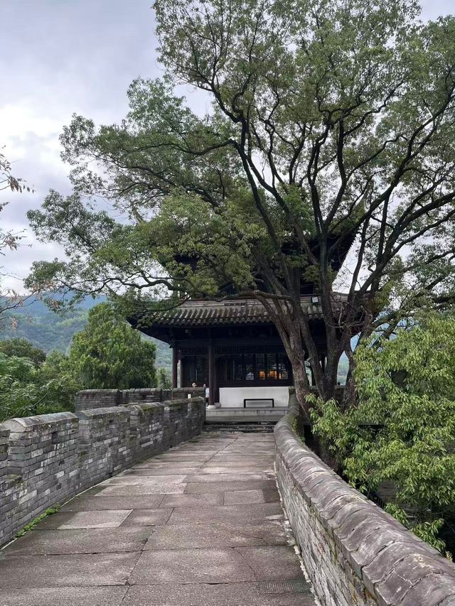 「觸摸千年心跳：在臨海江南長城，與歷史撞個滿懷」——國慶前夕
