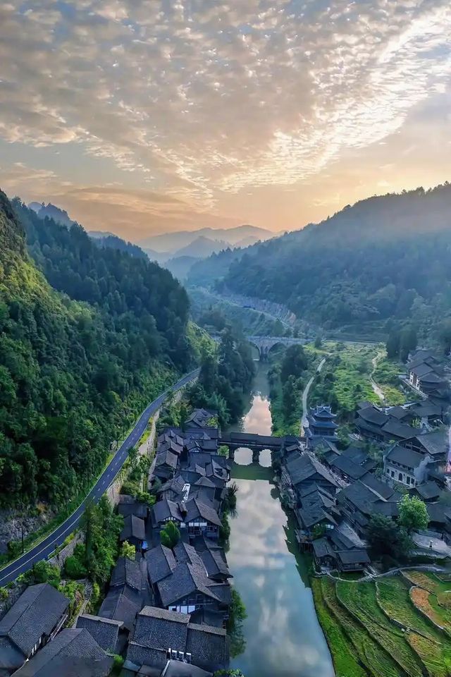 絕美瀑布打卡地 絕美瀑布打卡地